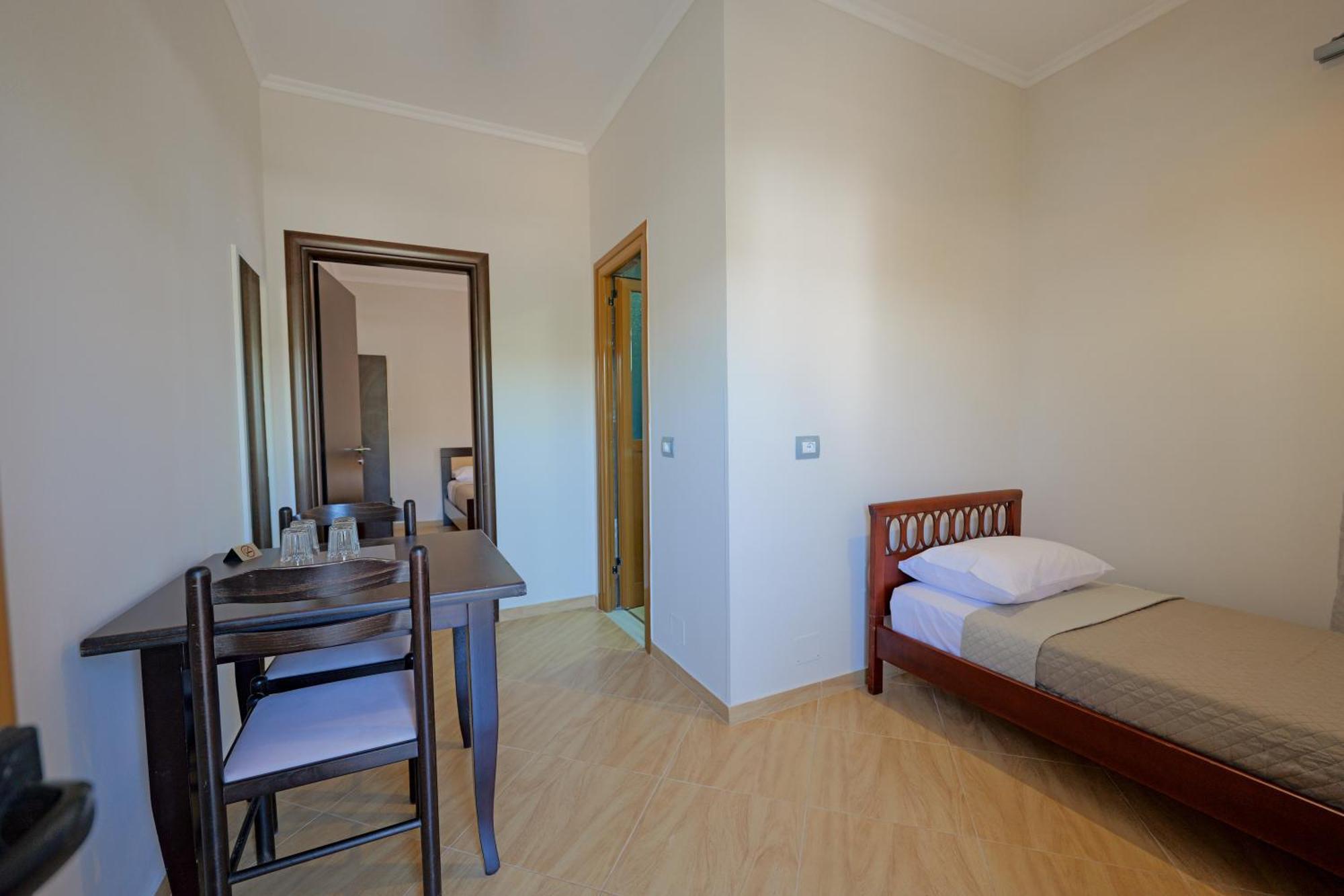 Hotel Deja Vu Ksamil Oda fotoğraf