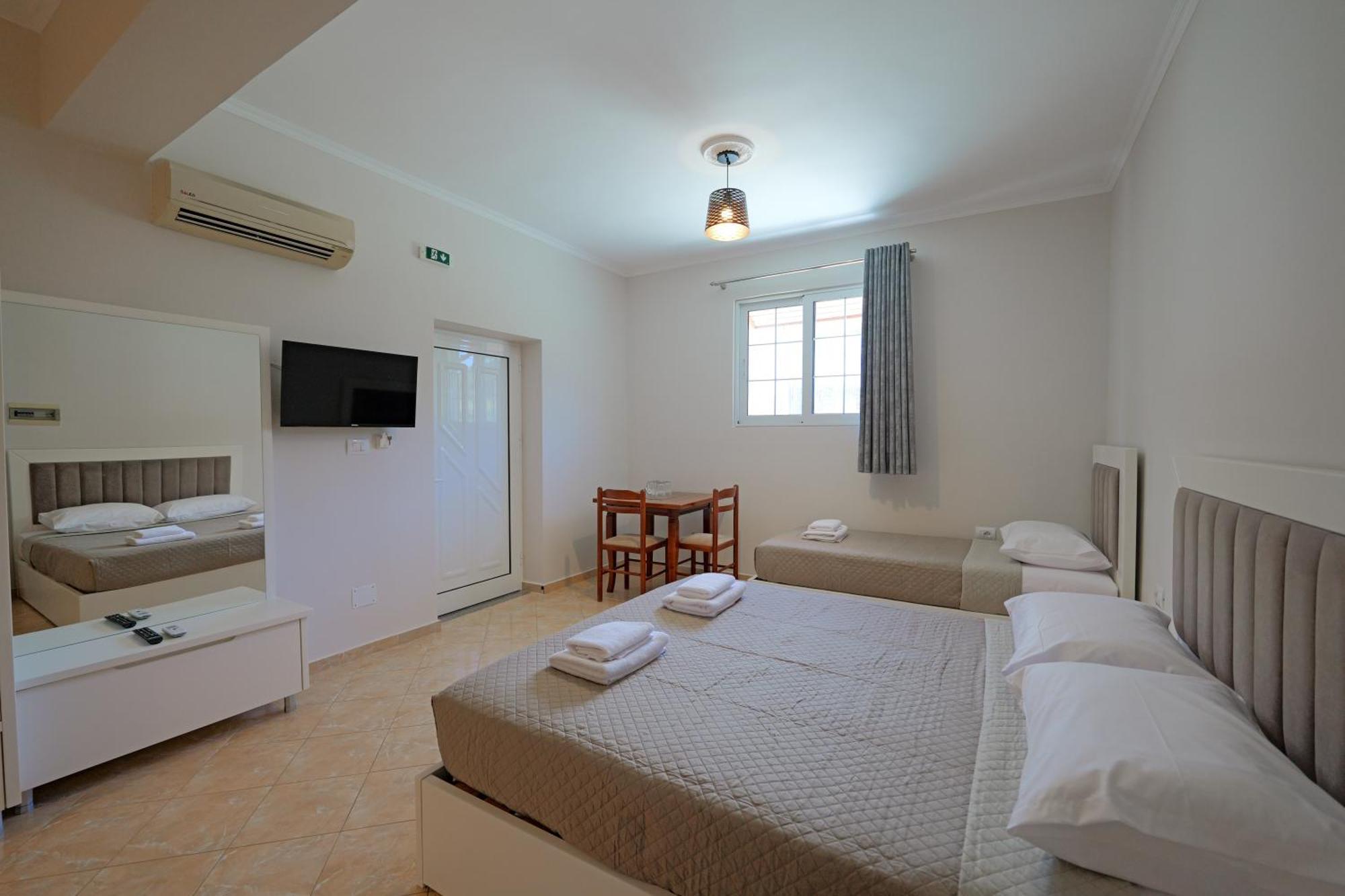 Hotel Deja Vu Ksamil Oda fotoğraf